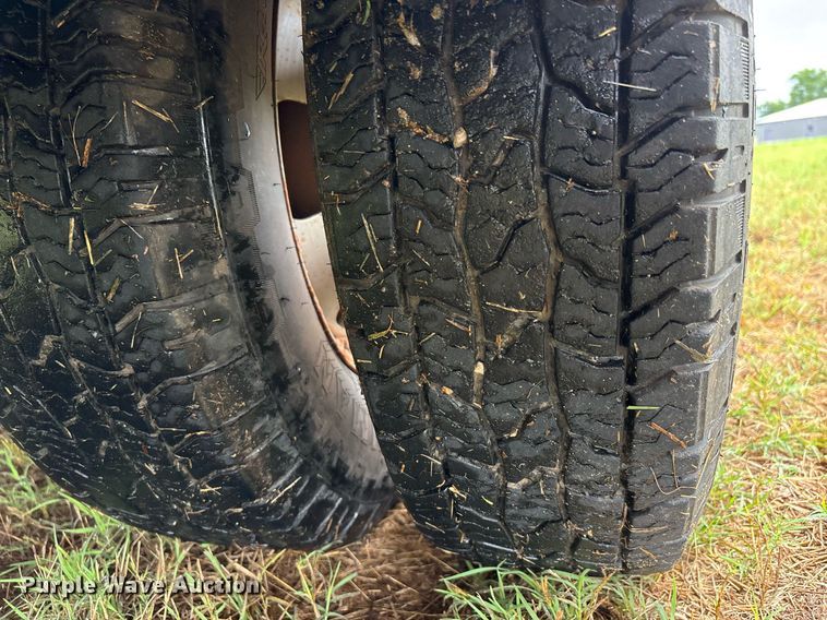 image for item DW7131 2016 Dodge Ram 3500 Crew Cab utility bed pickup truck