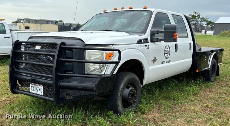 image for item DW7132 2012 Ford F350 Super Duty XL  Crew Cab flatbed pickup truck