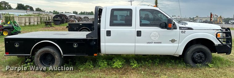 image for item DW7132 2012 Ford F350 Super Duty XL  Crew Cab flatbed pickup truck