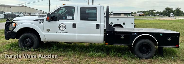 image for item DW7132 2012 Ford F350 Super Duty XL  Crew Cab flatbed pickup truck