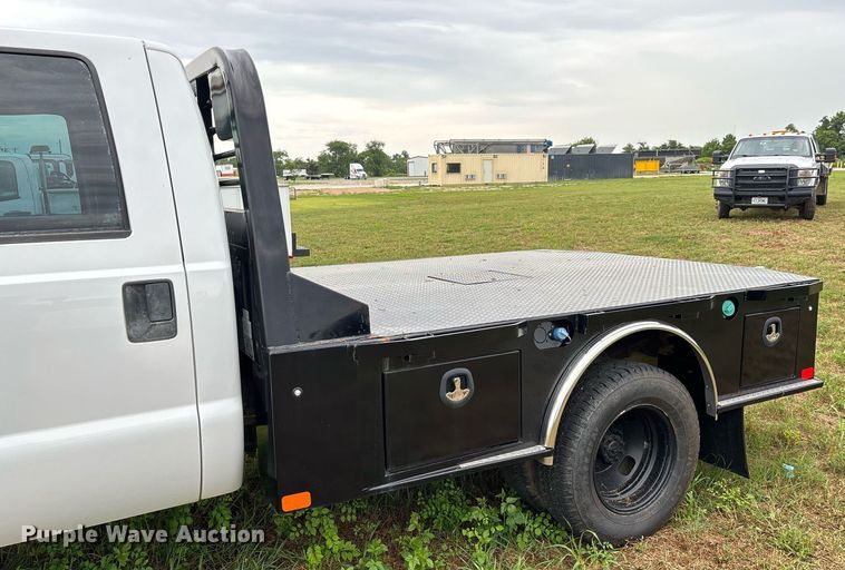 image for item DW7132 2012 Ford F350 Super Duty XL  Crew Cab flatbed pickup truck