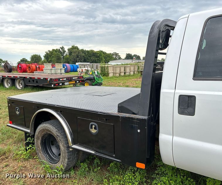 image for item DW7132 2012 Ford F350 Super Duty XL  Crew Cab flatbed pickup truck