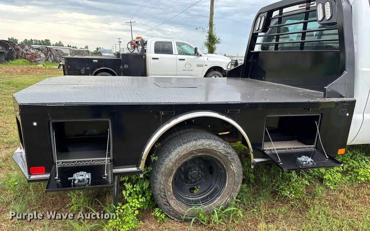 image for item DW7132 2012 Ford F350 Super Duty XL  Crew Cab flatbed pickup truck