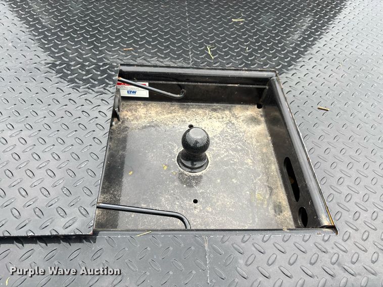 image for item DW7132 2012 Ford F350 Super Duty XL  Crew Cab flatbed pickup truck