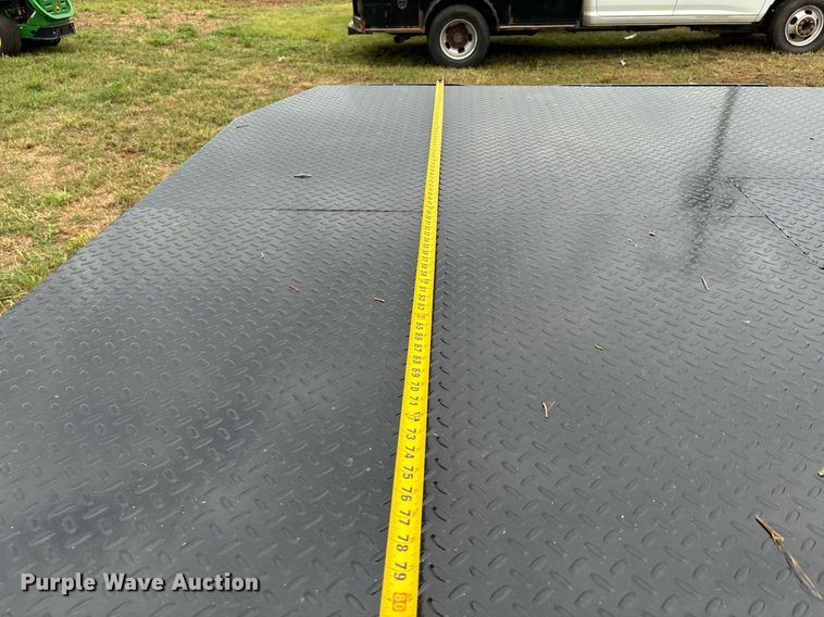 image for item DW7132 2012 Ford F350 Super Duty XL  Crew Cab flatbed pickup truck