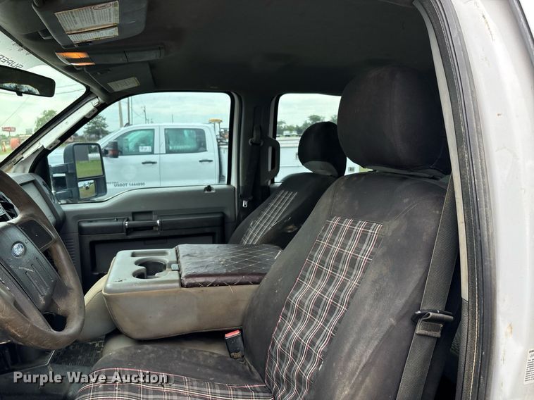 image for item DW7132 2012 Ford F350 Super Duty XL  Crew Cab flatbed pickup truck