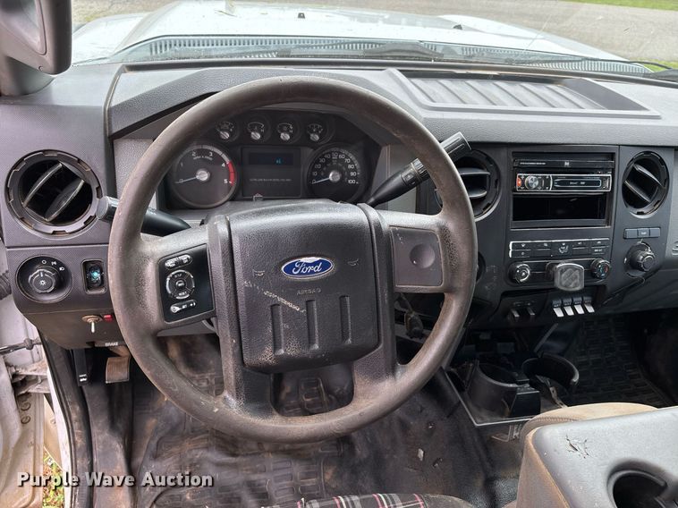 image for item DW7132 2012 Ford F350 Super Duty XL  Crew Cab flatbed pickup truck