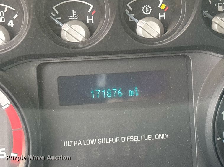 image for item DW7132 2012 Ford F350 Super Duty XL  Crew Cab flatbed pickup truck