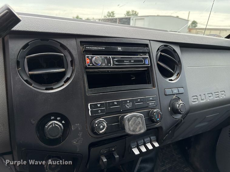 image for item DW7132 2012 Ford F350 Super Duty XL  Crew Cab flatbed pickup truck