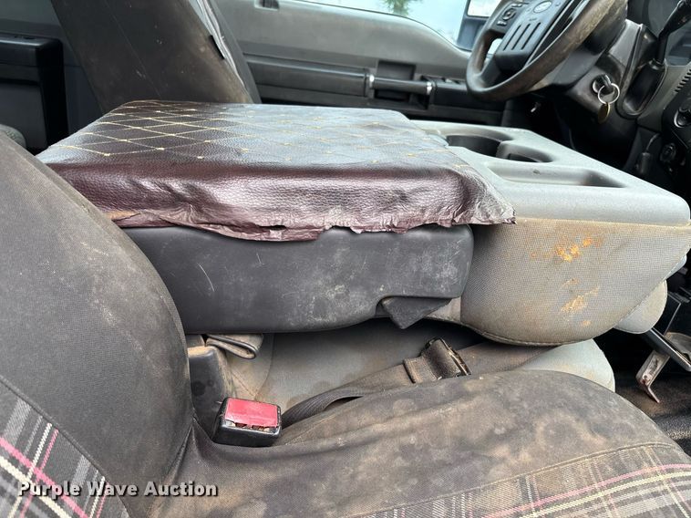 image for item DW7132 2012 Ford F350 Super Duty XL  Crew Cab flatbed pickup truck