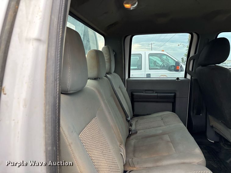 image for item DW7132 2012 Ford F350 Super Duty XL  Crew Cab flatbed pickup truck