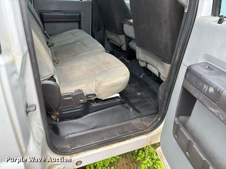 image for item DW7132 2012 Ford F350 Super Duty XL  Crew Cab flatbed pickup truck