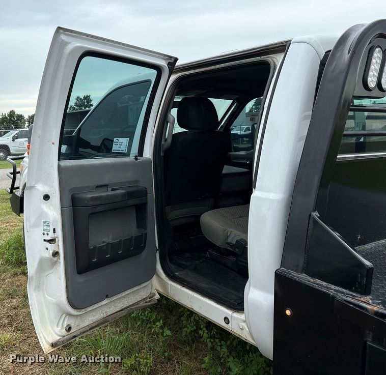 image for item DW7132 2012 Ford F350 Super Duty XL  Crew Cab flatbed pickup truck
