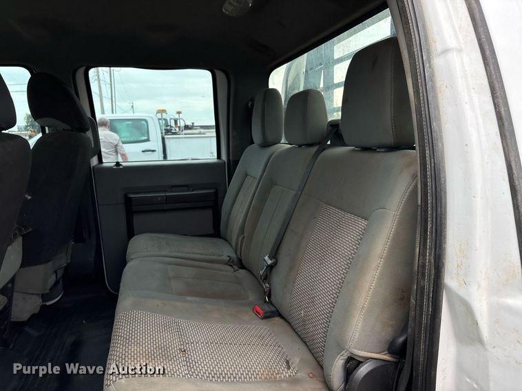 image for item DW7132 2012 Ford F350 Super Duty XL  Crew Cab flatbed pickup truck