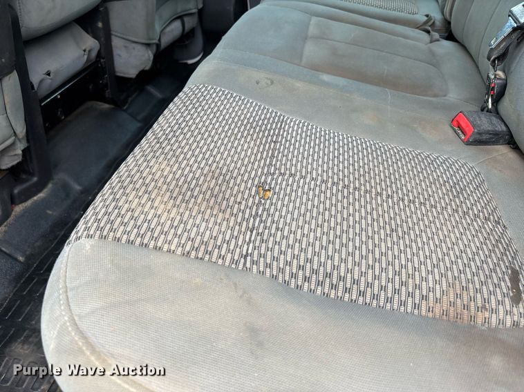 image for item DW7132 2012 Ford F350 Super Duty XL  Crew Cab flatbed pickup truck