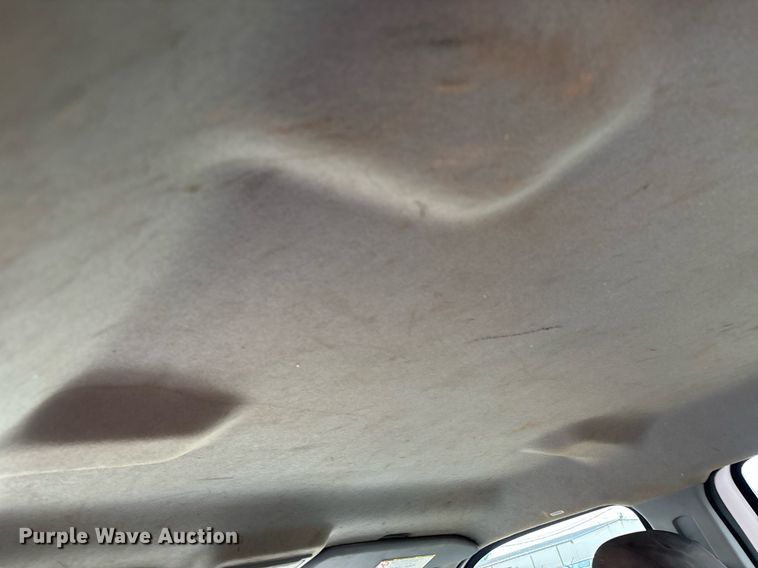 image for item DW7132 2012 Ford F350 Super Duty XL  Crew Cab flatbed pickup truck