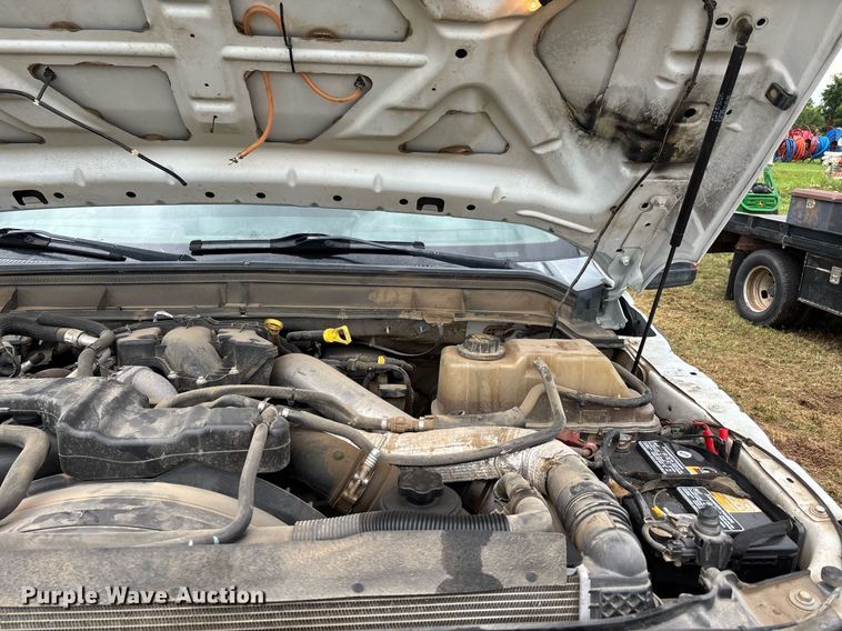 image for item DW7132 2012 Ford F350 Super Duty XL  Crew Cab flatbed pickup truck