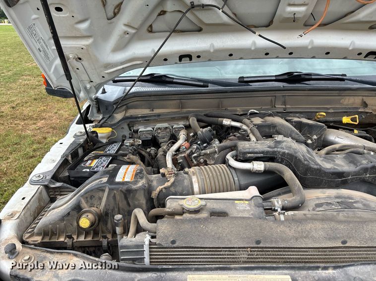 image for item DW7132 2012 Ford F350 Super Duty XL  Crew Cab flatbed pickup truck