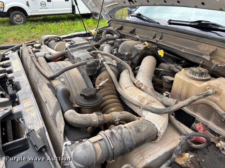 image for item DW7132 2012 Ford F350 Super Duty XL  Crew Cab flatbed pickup truck