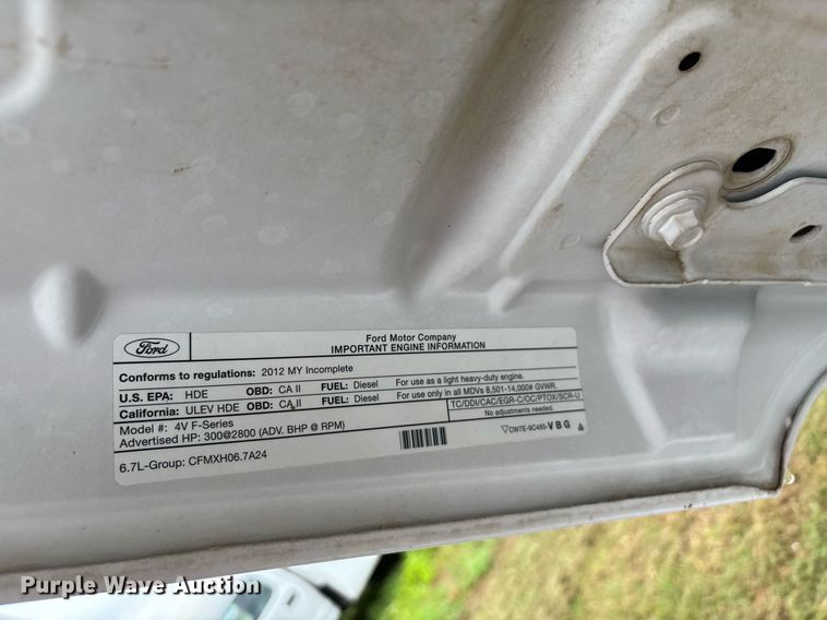 image for item DW7132 2012 Ford F350 Super Duty XL  Crew Cab flatbed pickup truck