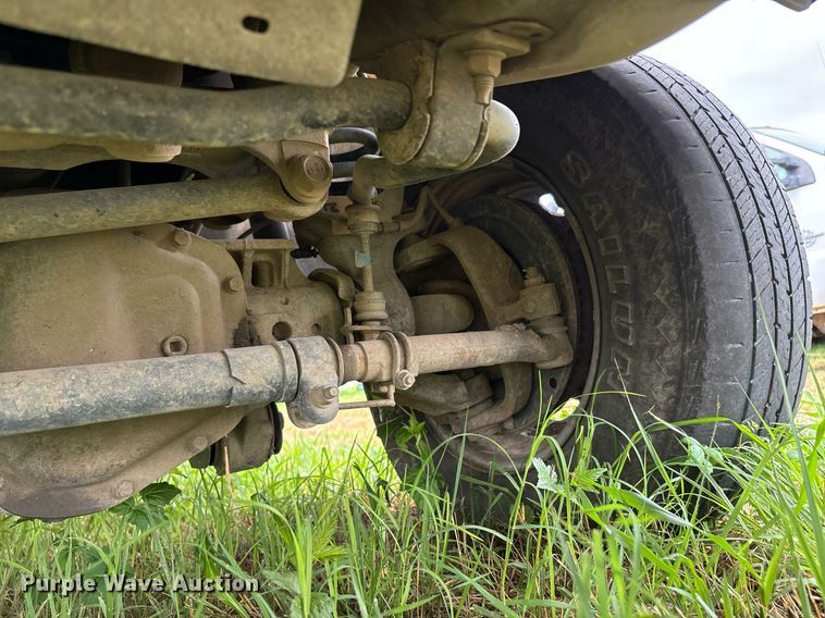 image for item DW7132 2012 Ford F350 Super Duty XL  Crew Cab flatbed pickup truck