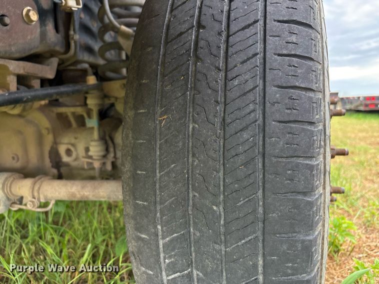 image for item DW7132 2012 Ford F350 Super Duty XL  Crew Cab flatbed pickup truck