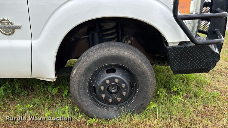 image for item DW7132 2012 Ford F350 Super Duty XL  Crew Cab flatbed pickup truck