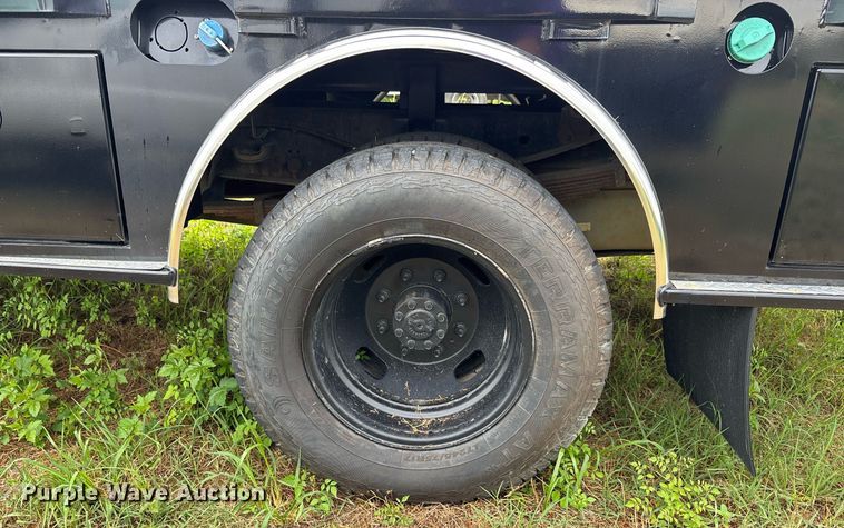 image for item DW7132 2012 Ford F350 Super Duty XL  Crew Cab flatbed pickup truck