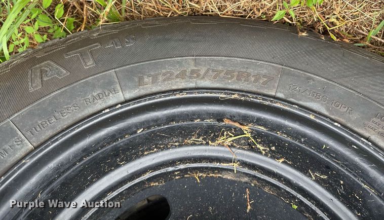 image for item DW7132 2012 Ford F350 Super Duty XL  Crew Cab flatbed pickup truck