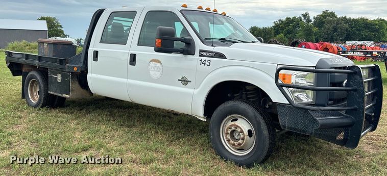 image for item DW7133 2012 Ford F350 Super Duty XL Crew Cab flatbed pickup truck