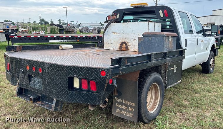 image for item DW7133 2012 Ford F350 Super Duty XL Crew Cab flatbed pickup truck