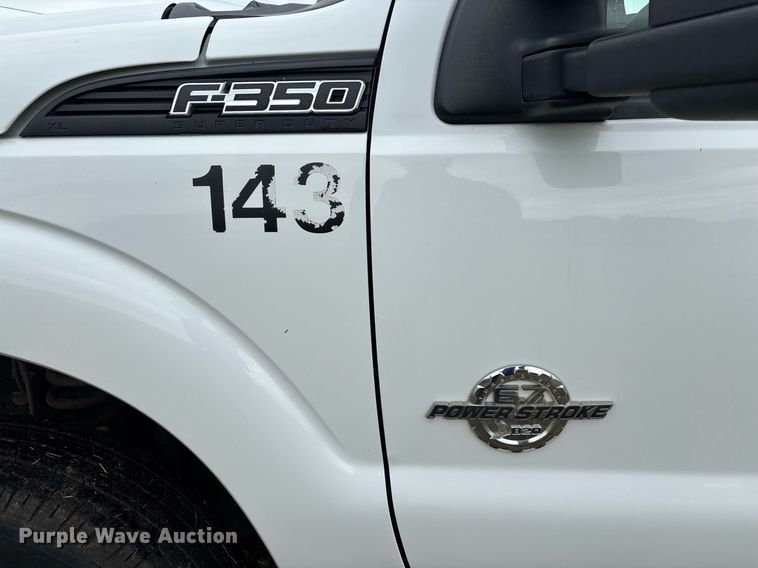 image for item DW7133 2012 Ford F350 Super Duty XL Crew Cab flatbed pickup truck