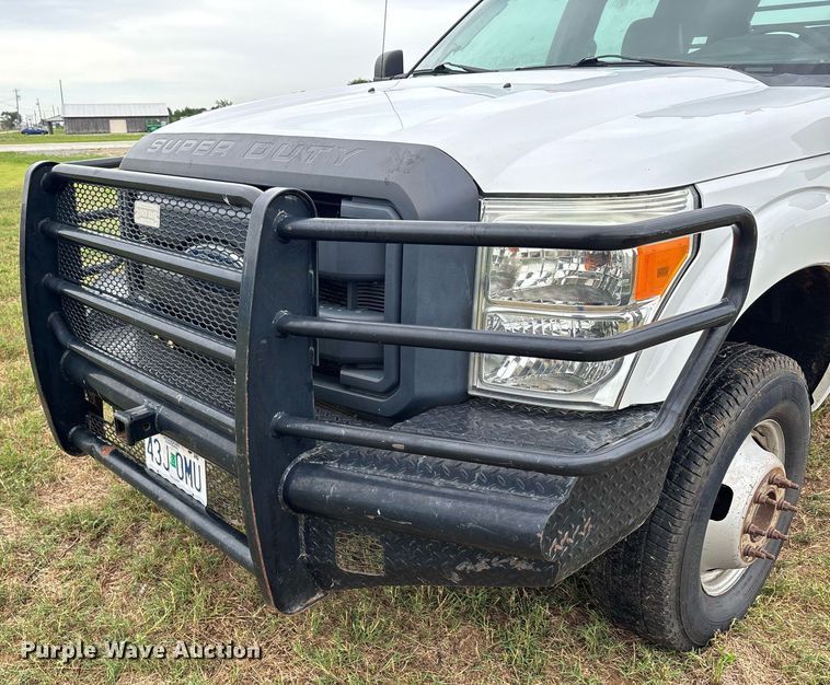 image for item DW7133 2012 Ford F350 Super Duty XL Crew Cab flatbed pickup truck