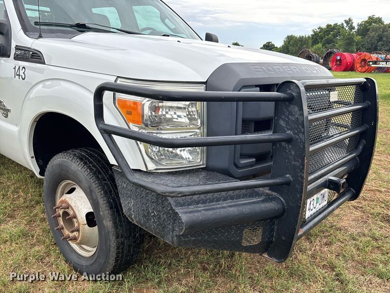 image for item DW7133 2012 Ford F350 Super Duty XL Crew Cab flatbed pickup truck