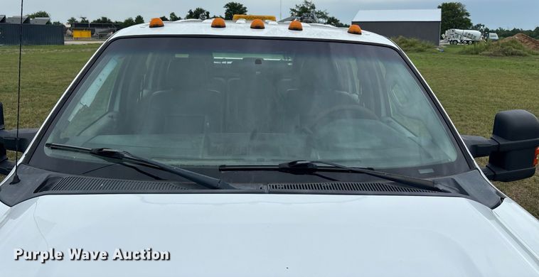 image for item DW7133 2012 Ford F350 Super Duty XL Crew Cab flatbed pickup truck
