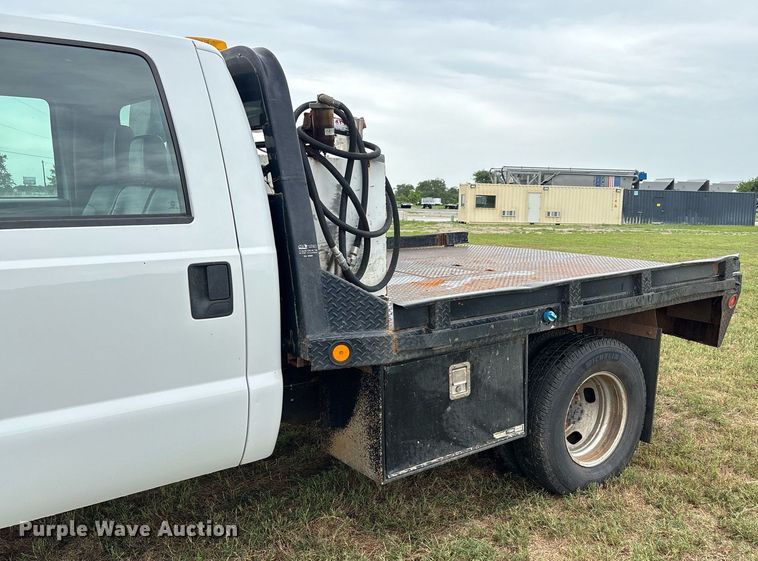 image for item DW7133 2012 Ford F350 Super Duty XL Crew Cab flatbed pickup truck