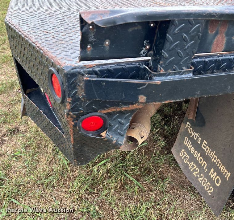 image for item DW7133 2012 Ford F350 Super Duty XL Crew Cab flatbed pickup truck