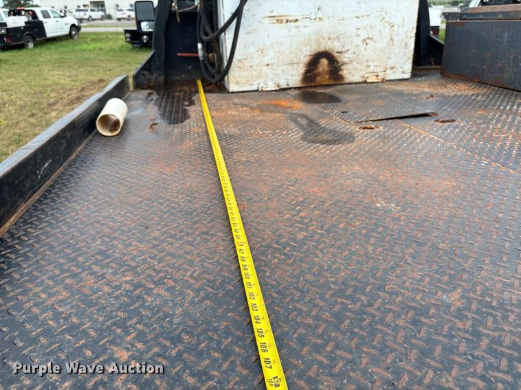 image for item DW7133 2012 Ford F350 Super Duty XL Crew Cab flatbed pickup truck