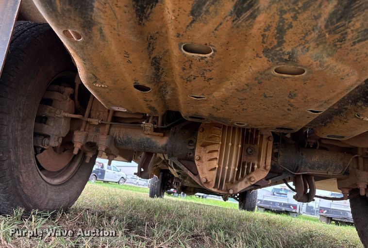 image for item DW7133 2012 Ford F350 Super Duty XL Crew Cab flatbed pickup truck