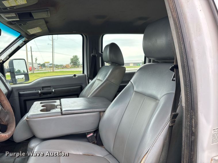 image for item DW7133 2012 Ford F350 Super Duty XL Crew Cab flatbed pickup truck