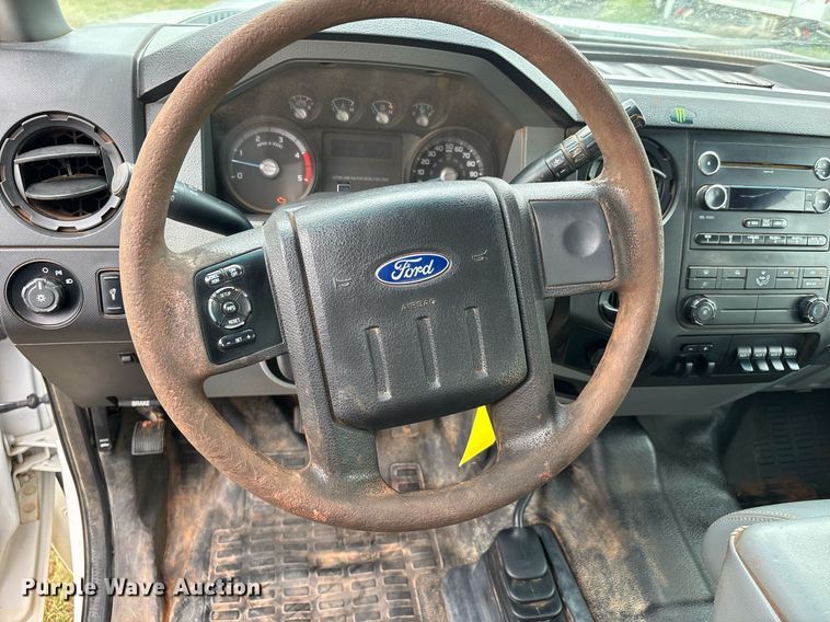 image for item DW7133 2012 Ford F350 Super Duty XL Crew Cab flatbed pickup truck