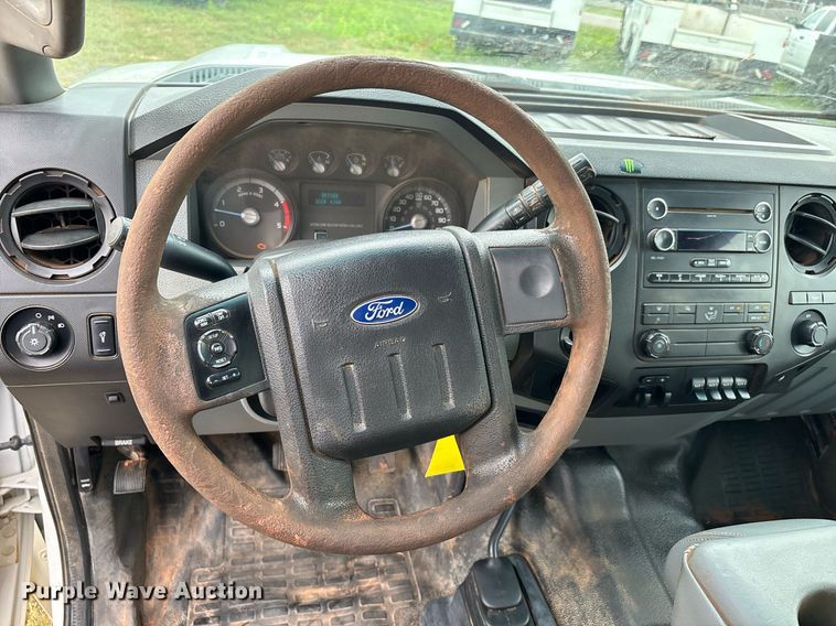 image for item DW7133 2012 Ford F350 Super Duty XL Crew Cab flatbed pickup truck