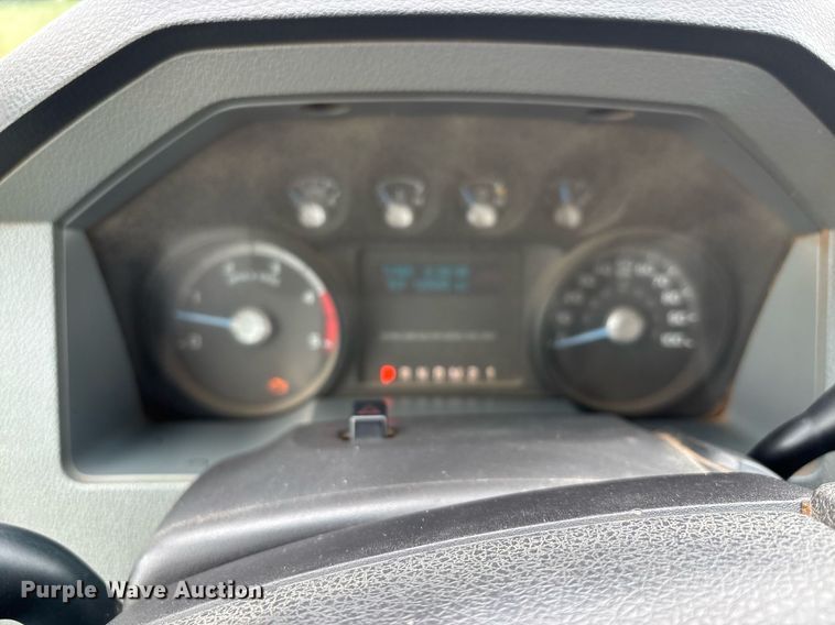 image for item DW7133 2012 Ford F350 Super Duty XL Crew Cab flatbed pickup truck