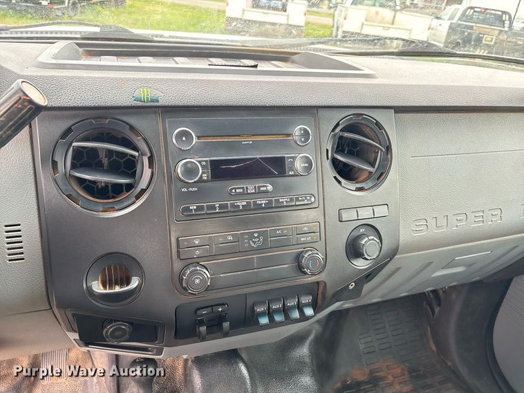 image for item DW7133 2012 Ford F350 Super Duty XL Crew Cab flatbed pickup truck