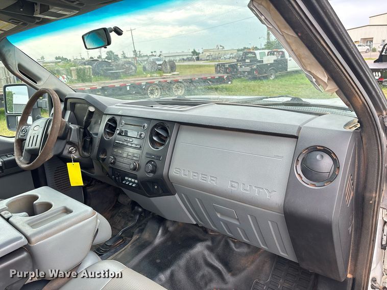 image for item DW7133 2012 Ford F350 Super Duty XL Crew Cab flatbed pickup truck