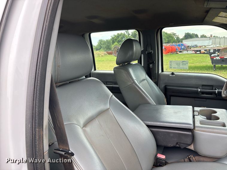 image for item DW7133 2012 Ford F350 Super Duty XL Crew Cab flatbed pickup truck