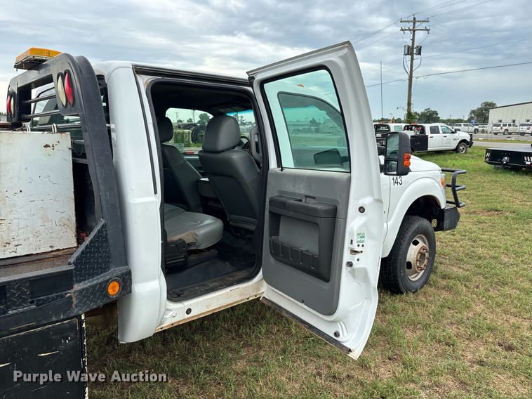 image for item DW7133 2012 Ford F350 Super Duty XL Crew Cab flatbed pickup truck