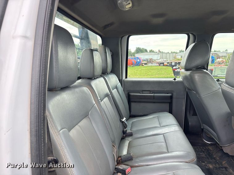 image for item DW7133 2012 Ford F350 Super Duty XL Crew Cab flatbed pickup truck