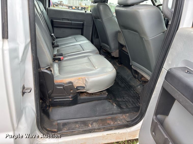 image for item DW7133 2012 Ford F350 Super Duty XL Crew Cab flatbed pickup truck