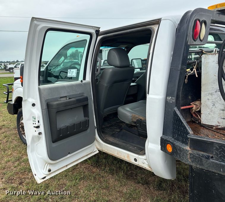 image for item DW7133 2012 Ford F350 Super Duty XL Crew Cab flatbed pickup truck